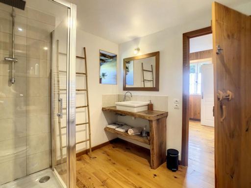 Holiday home De Montagne « les Pivoines » A *